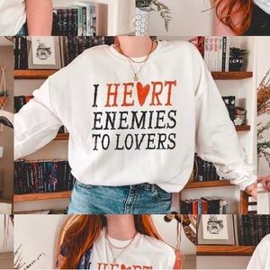 Book babes Enemies to lovers pullover